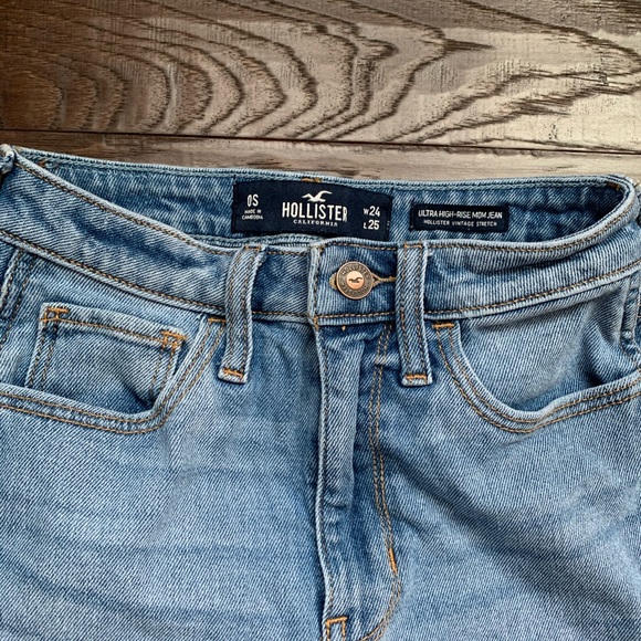 Hollister Ultra high rise mom jeans - Picture 3 of 8